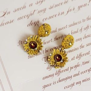 Japanese vintage-style sunflower earrings new unopened